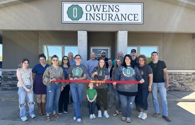 Owens Insurance ribbon cutting