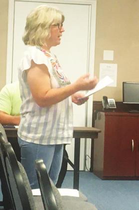 Melinda Kile addressing the Sulphur Springs school board trustees in a recent meeting.