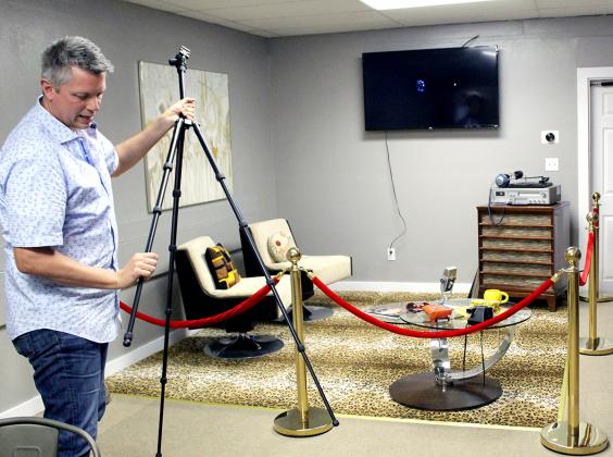 Scott Hanson, owner of VRSocial on Spring Street in Sulphur Springs, sets up a camera next to a space that displays retro 1970s home technology inside the arcade.