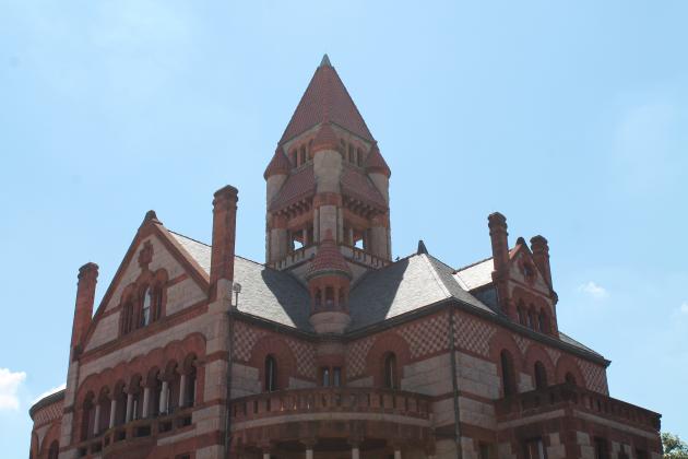 The exterior of the Hopkins County Courthouse
