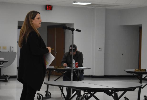 Elementary principal Linda Rankin addresses the board/ staff photo by Todd Kleiboer