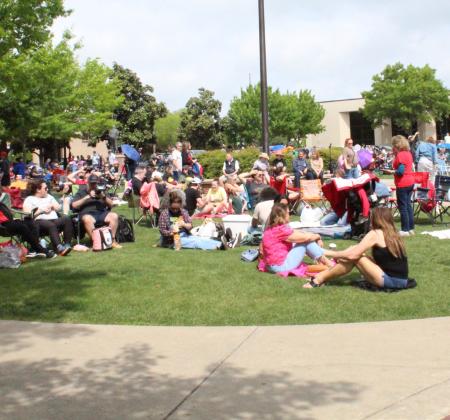 Thousands choose to view eclipse in Sulphur Springs