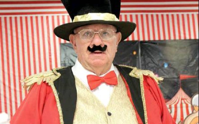Ringmaster Al Bass corrals the crowd.
